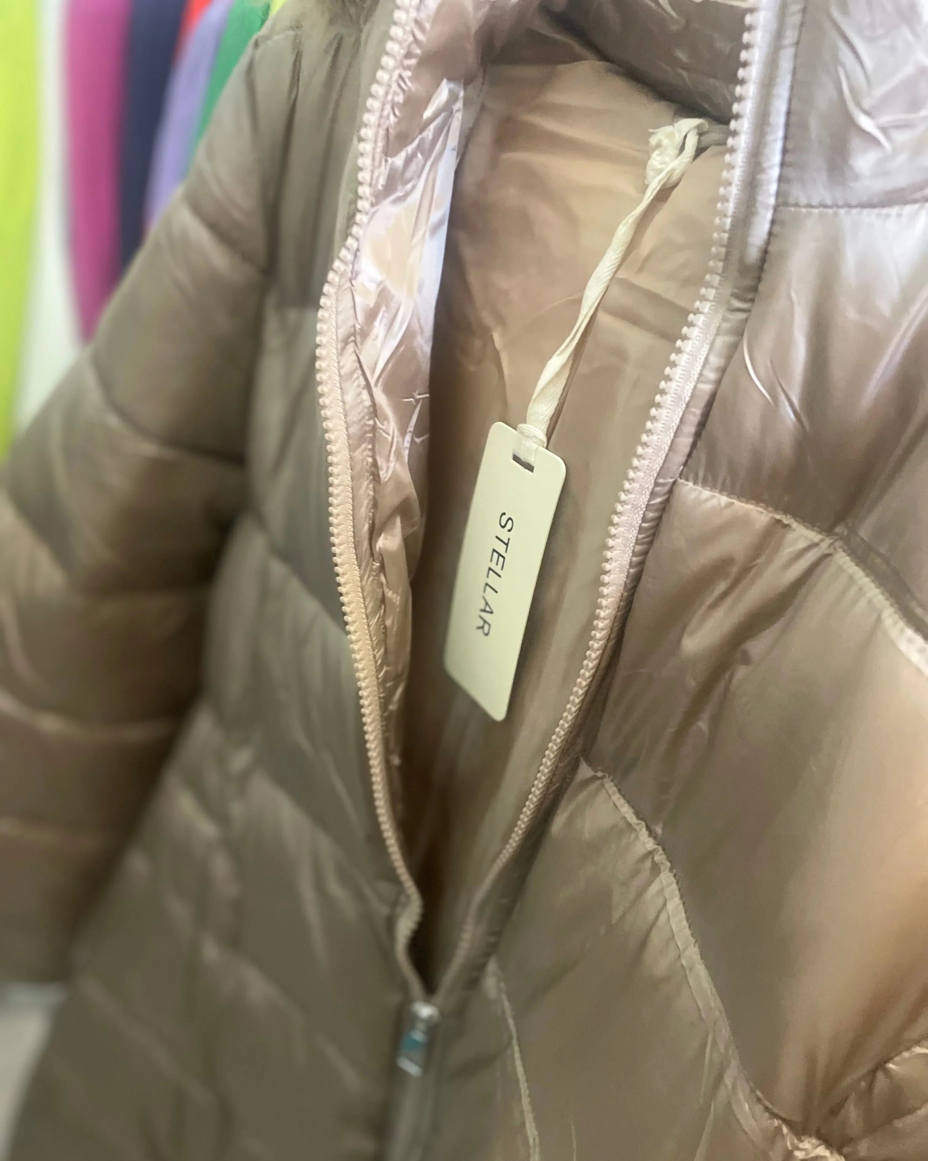 Détails matelassés doudoune champagne femme