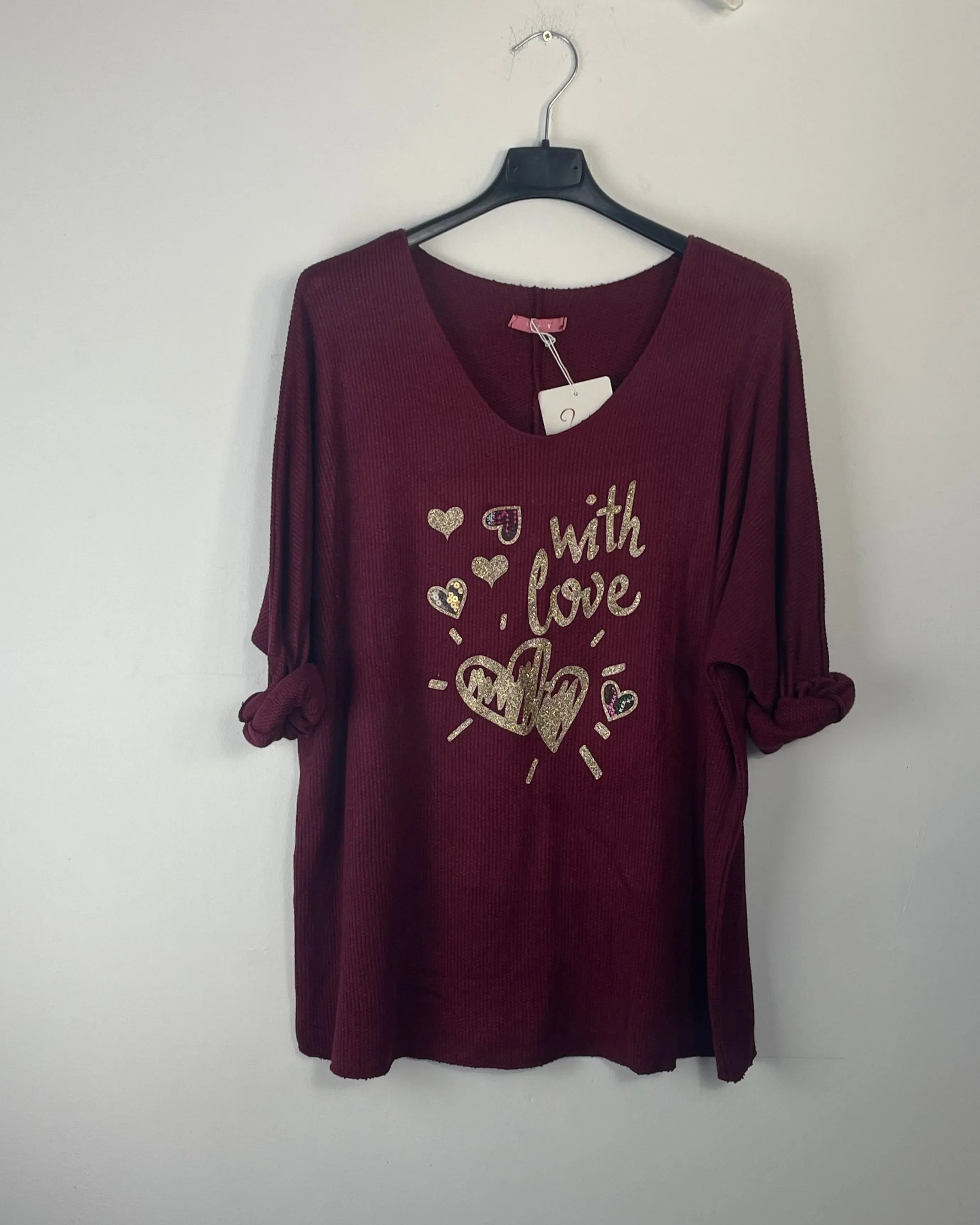 Pull léger motif With Love cœurs strass coupe confortable couleur bordeaux