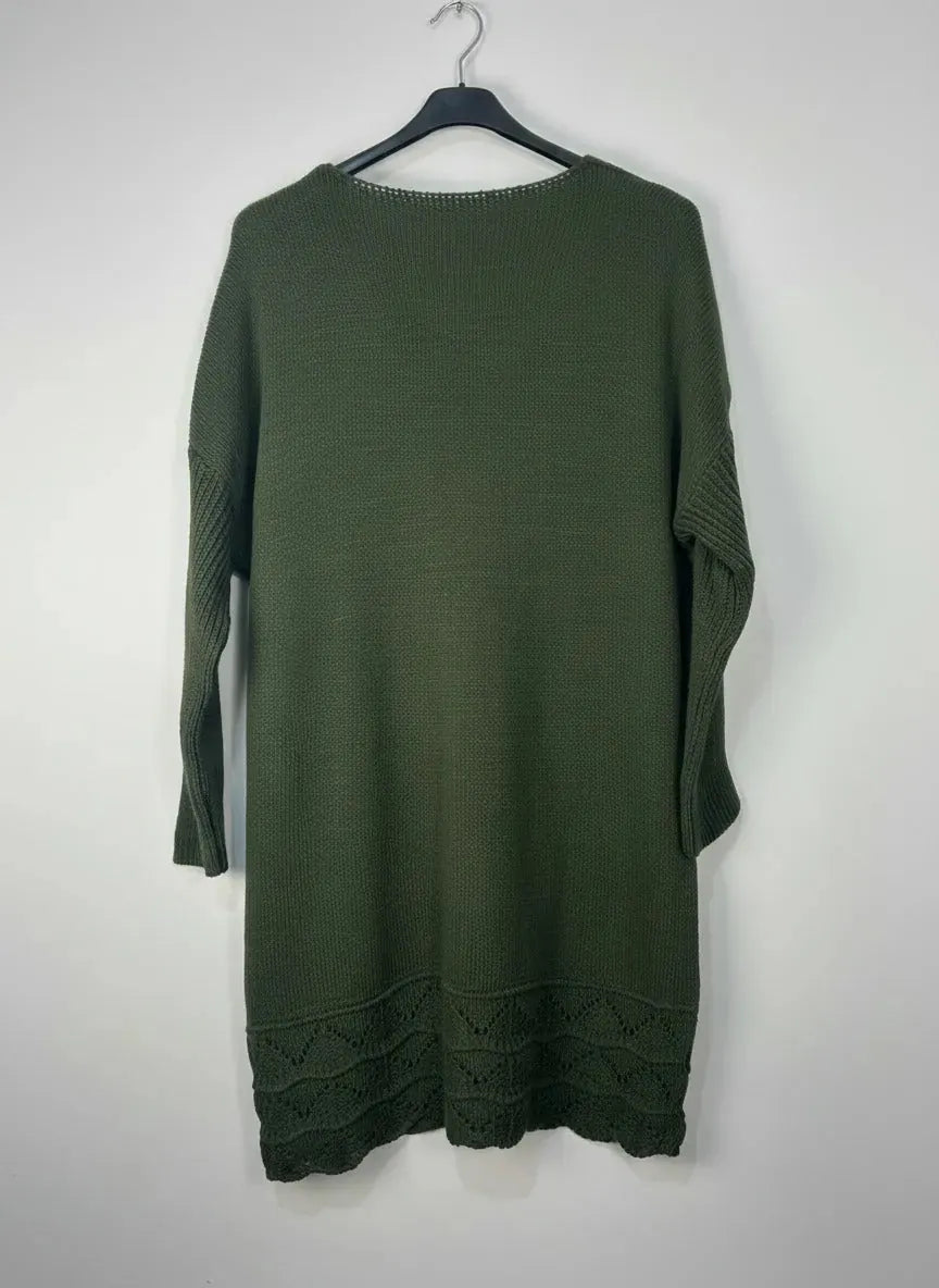 Robe pull AMOUR femme en maille, col V, coupe droite, coloris kaki vue de dos