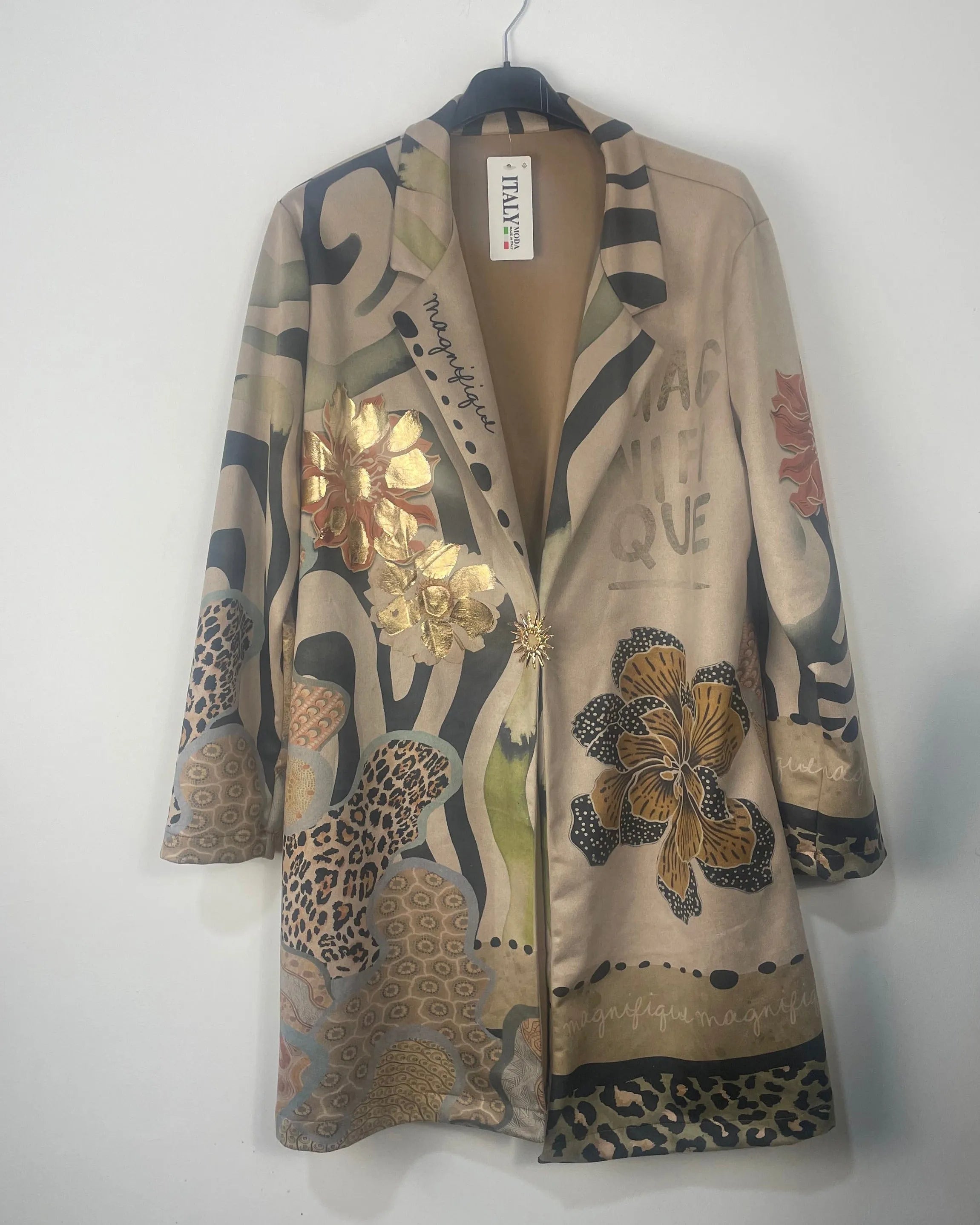 trench Frida Kahlo face avec broche dorée