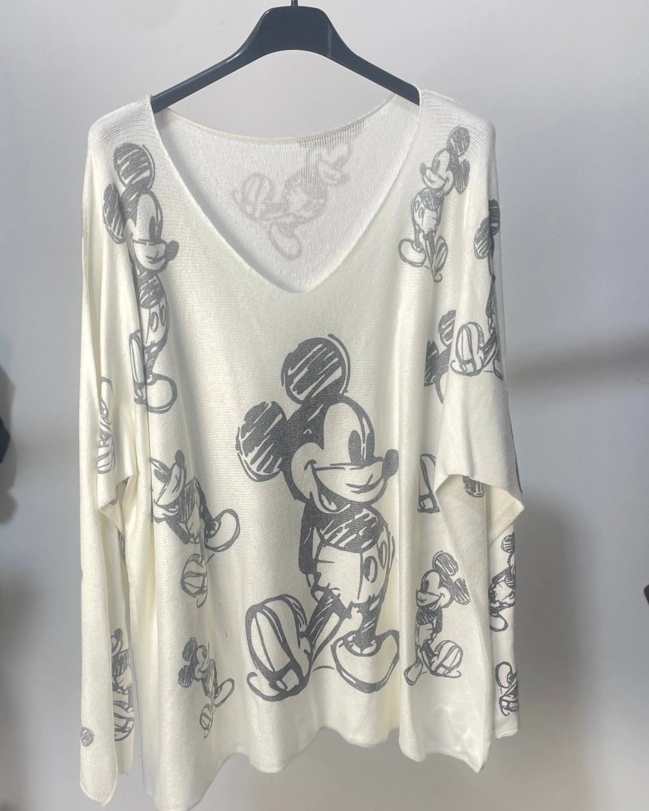 Pull Mickey femme oversize col V – Mam’s Ailes