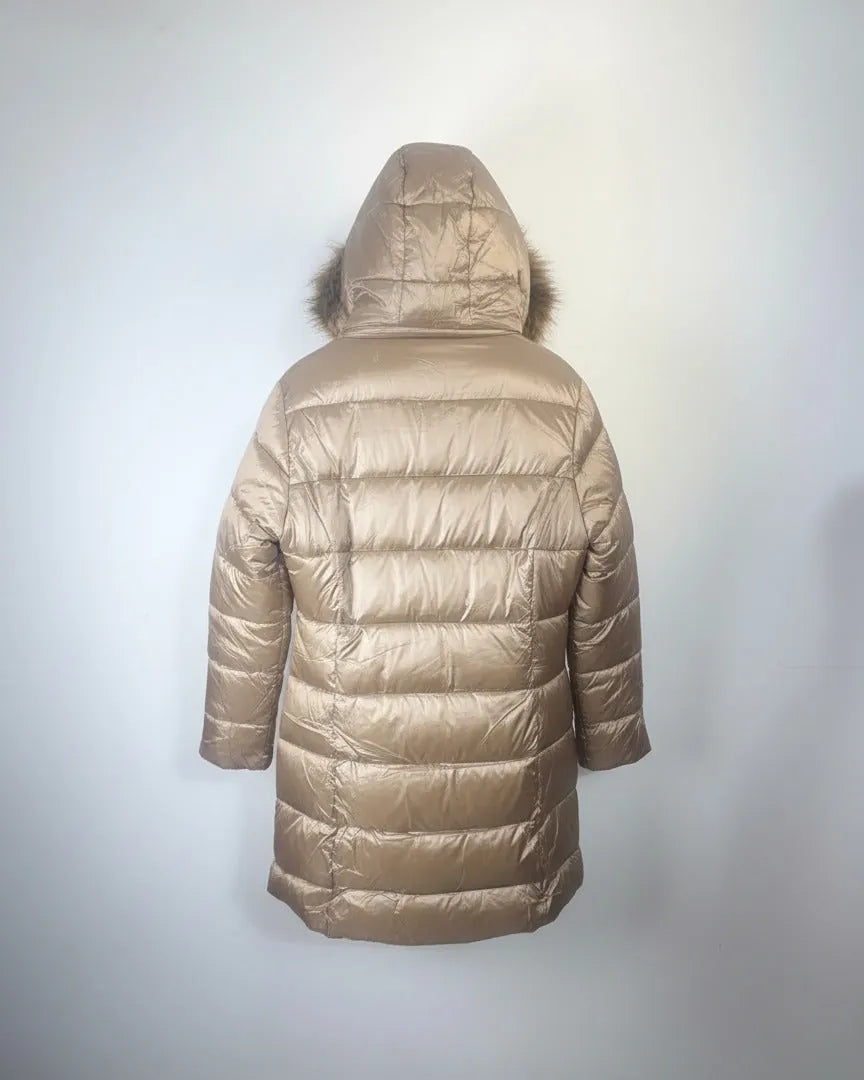 Vue de dos doudoune femme champagne – coupe mi-longue hiver