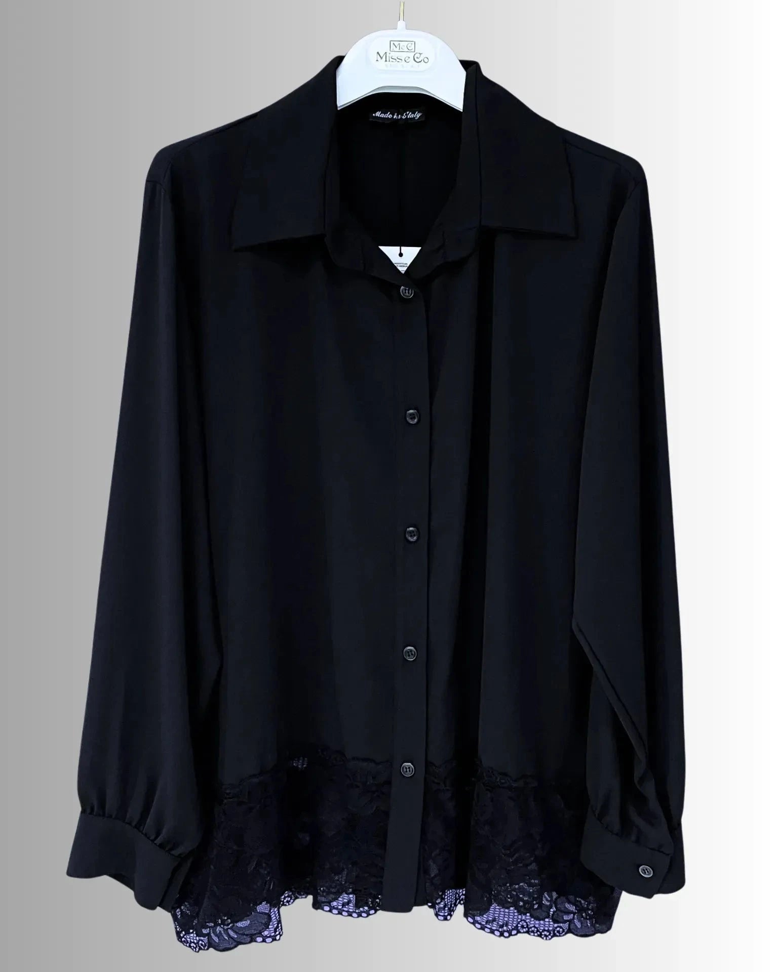 Chemise femme fluide avec dentelle sur le bas – élégance italienne chic