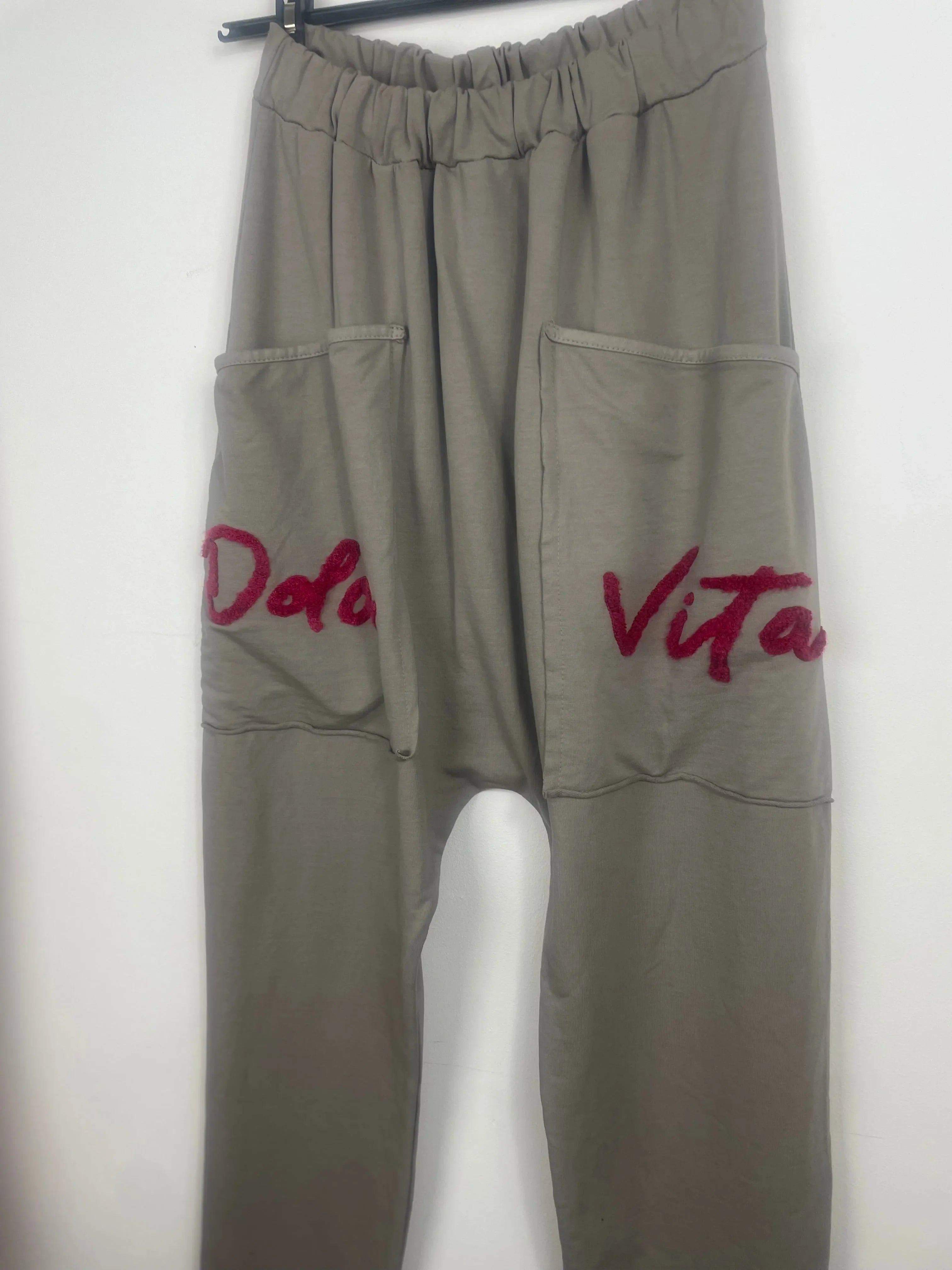 Jogging Dolce Vita Taupe Coton – Inscription Fuchsia Relief – Made in Italy 38-48