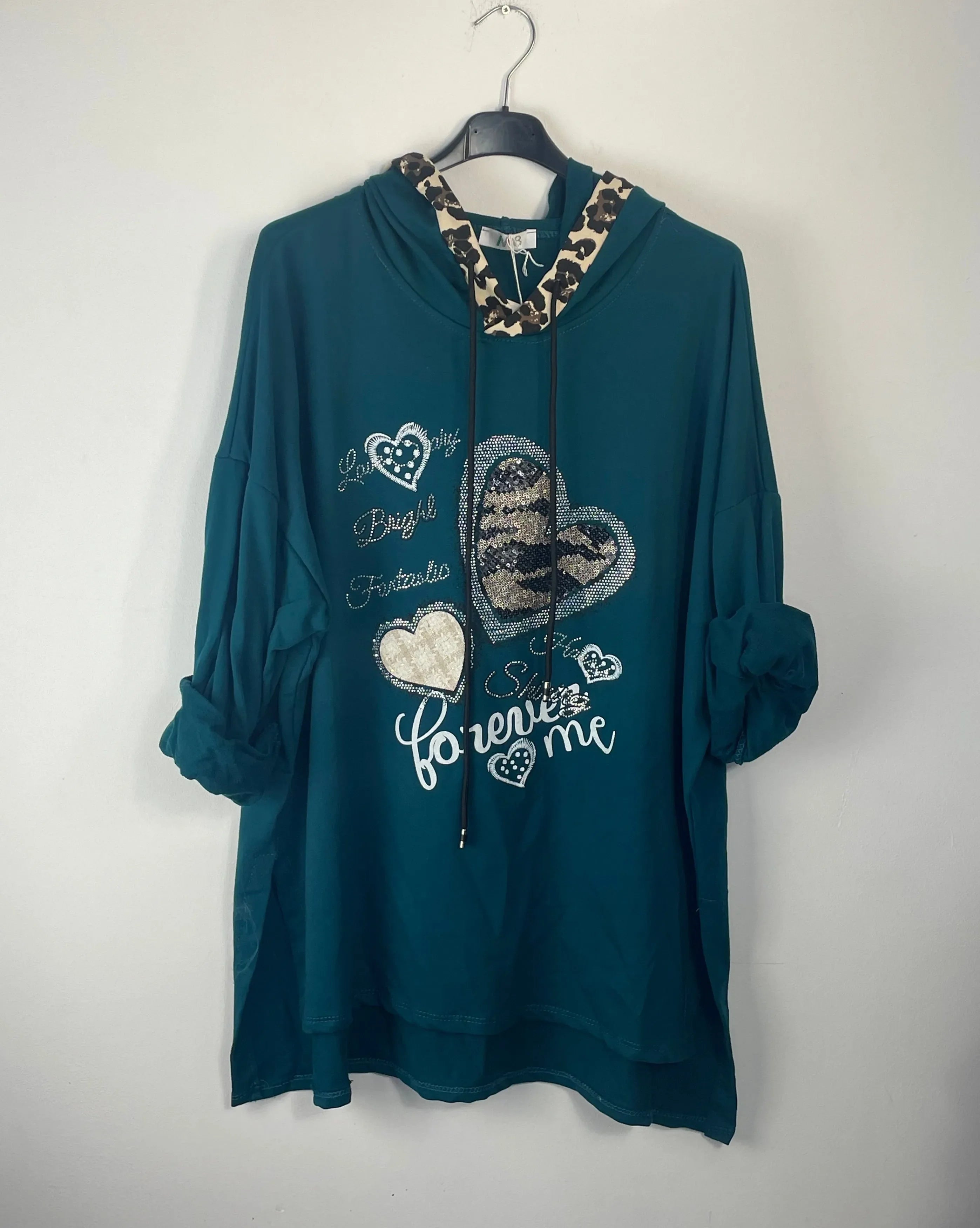 Sweat femme coupe large cœur strass et capuche léopard couleur bleu canard