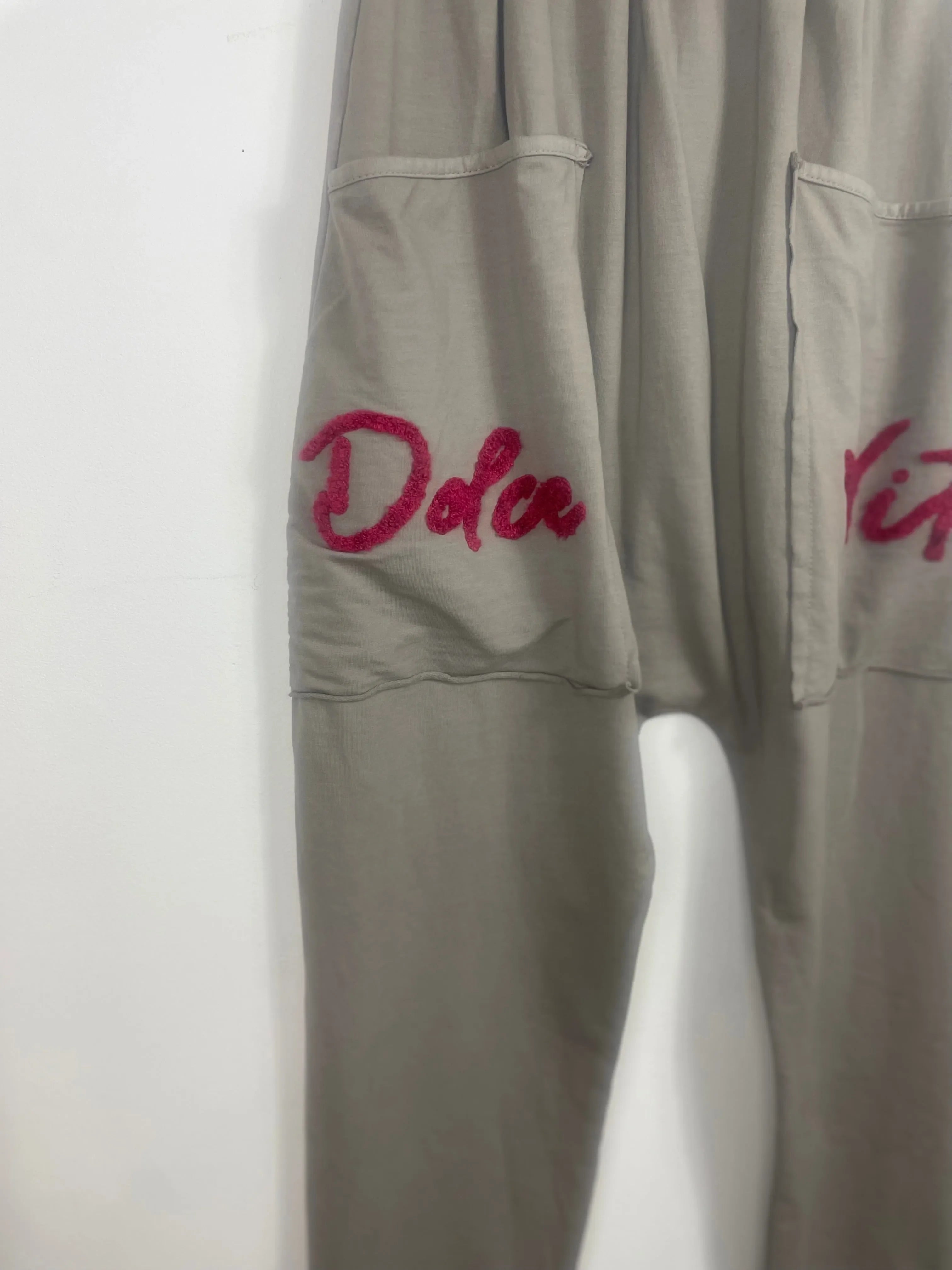 Jogging Dolce Vita Taupe Coton – Inscription Fuchsia Relief – Made in Italy 38-48