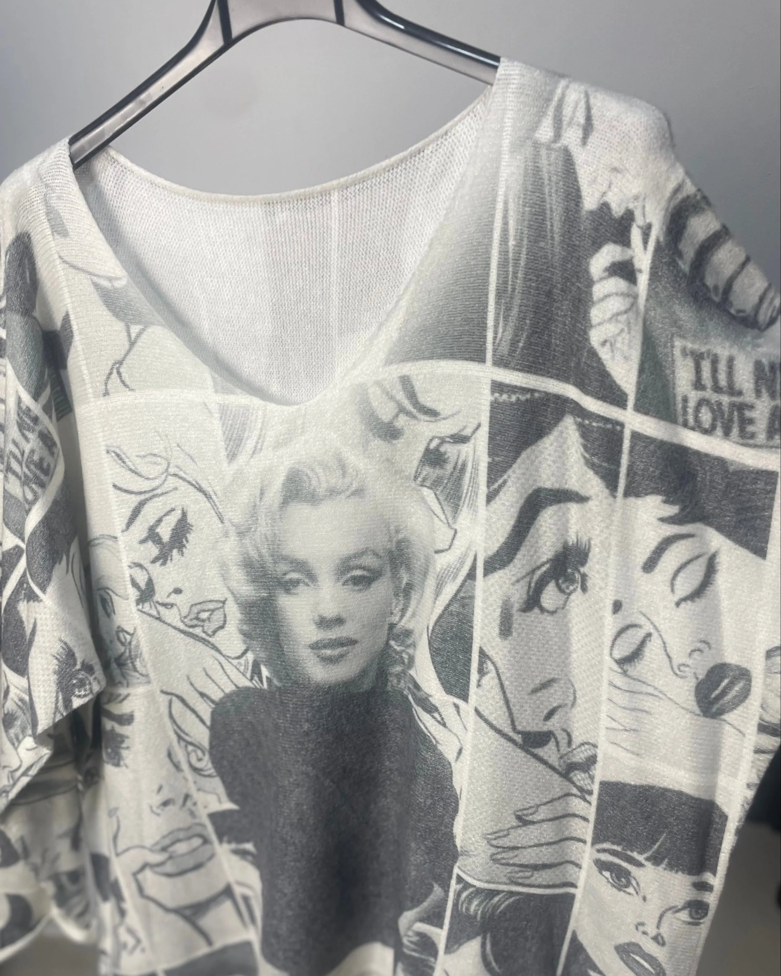 Détail illustration glamour pull femme