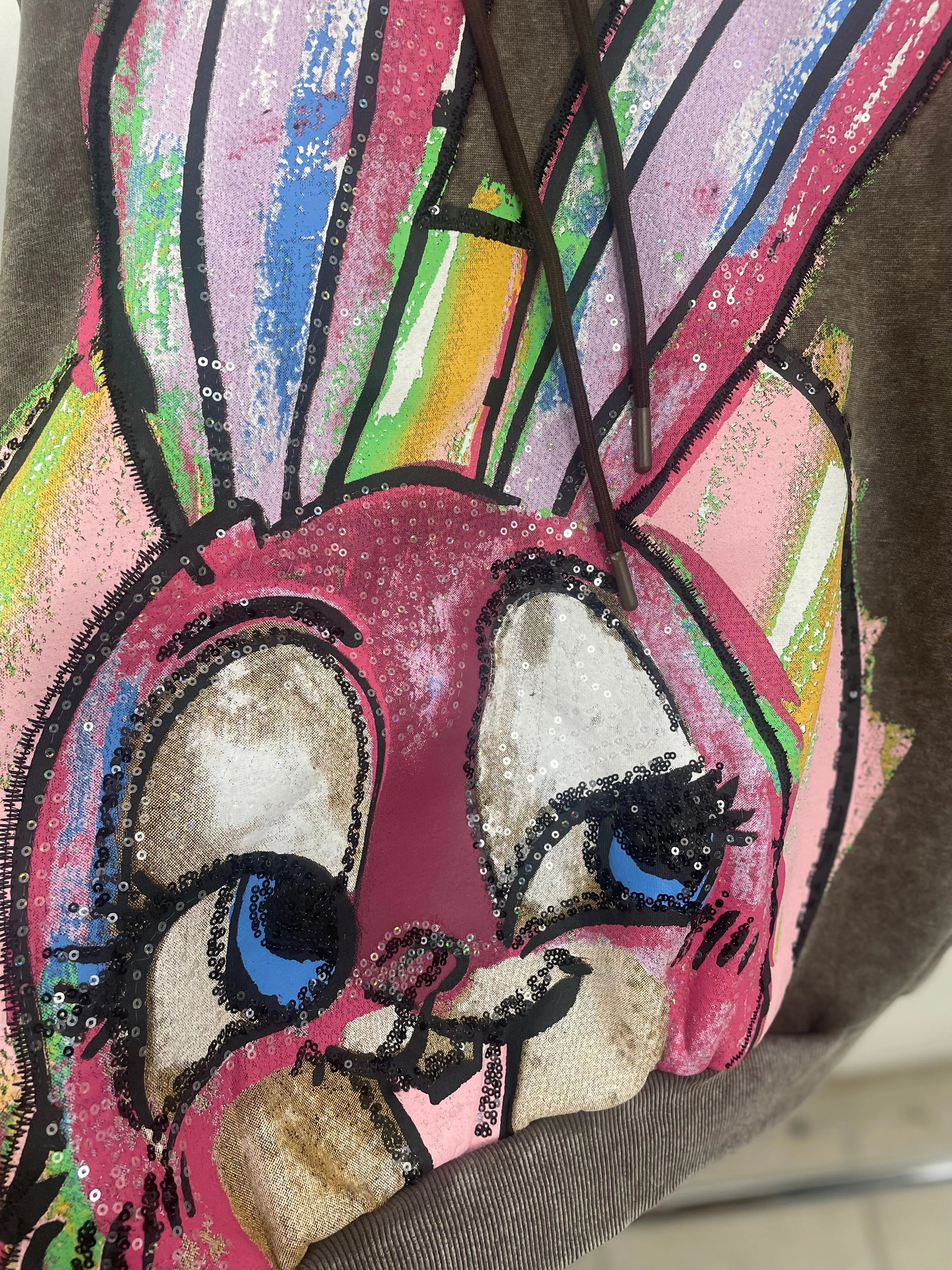 motif Sweat chocolat chiné oversize motif lapin coloré femme