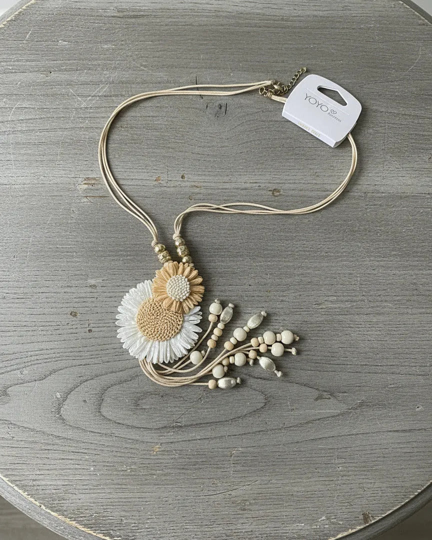 Collier long marguerite beige – bijou bohème femme – Mam’sailes