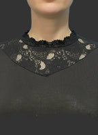 Gros plan dentelle col top fluide femme