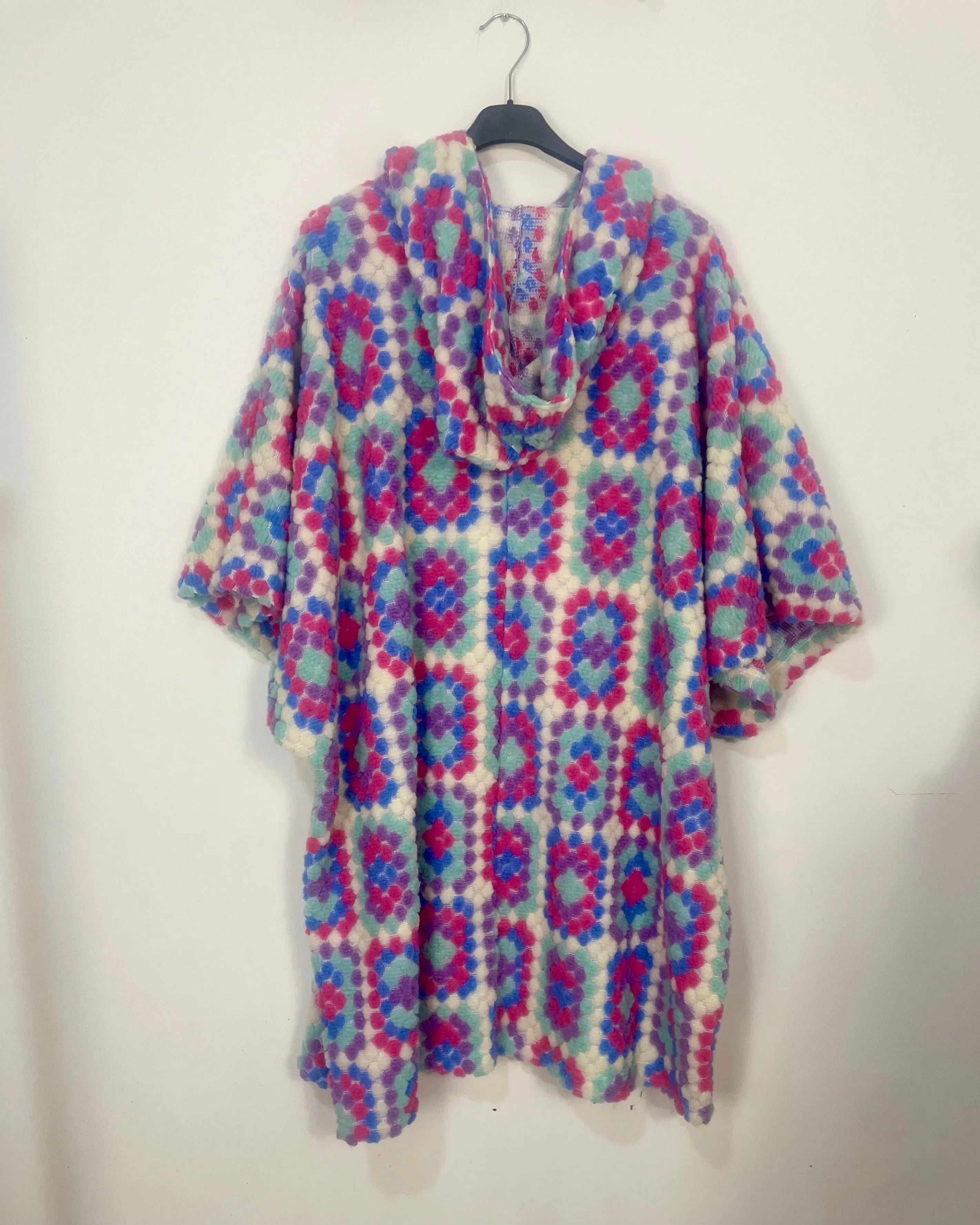 Pilou pilou oversize femme à capuche, vue de dos