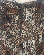 detail pantalon léopard en suédine, vue avant, taille élastique