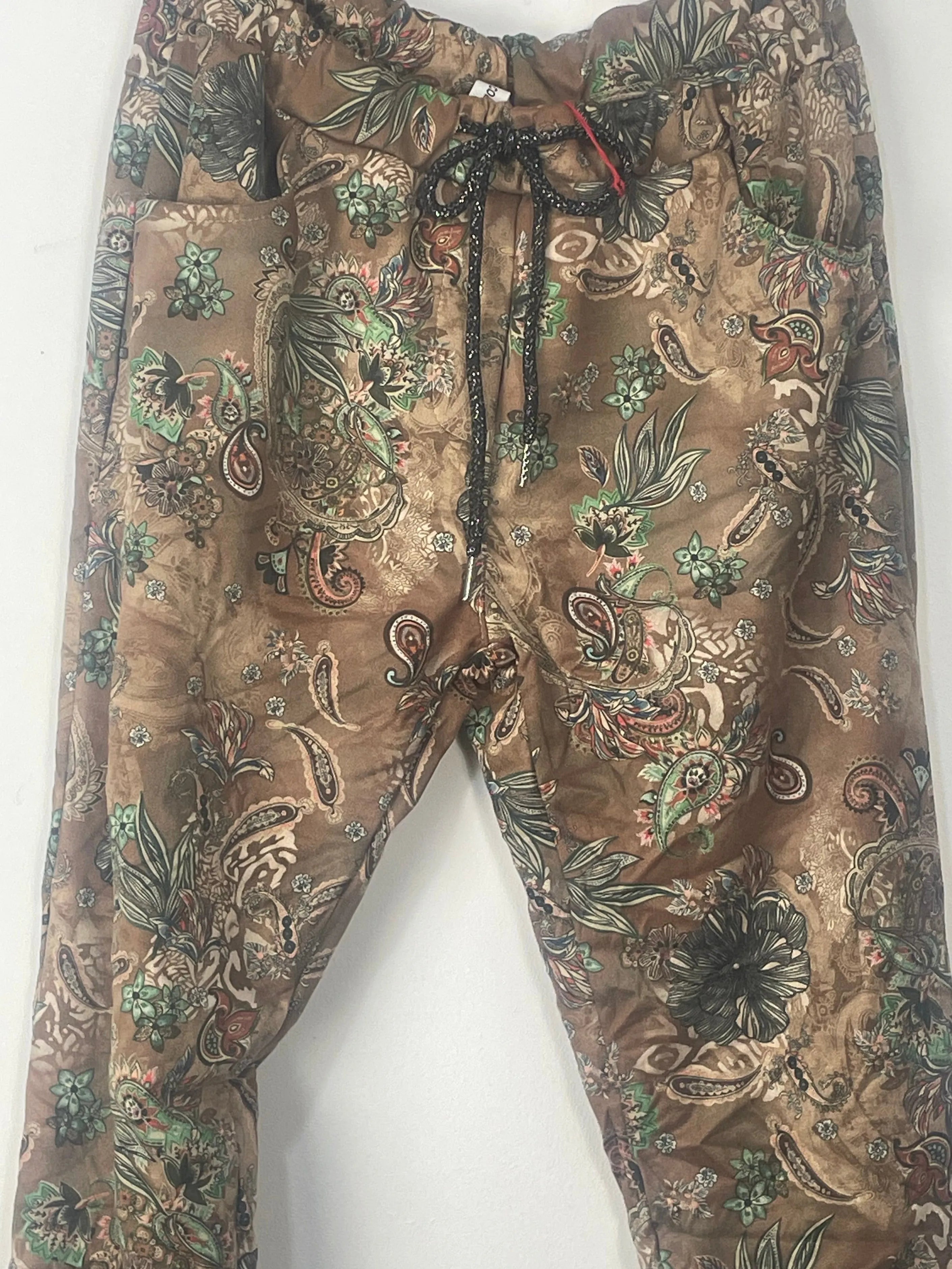 detail pantalon suédine stretch Italie