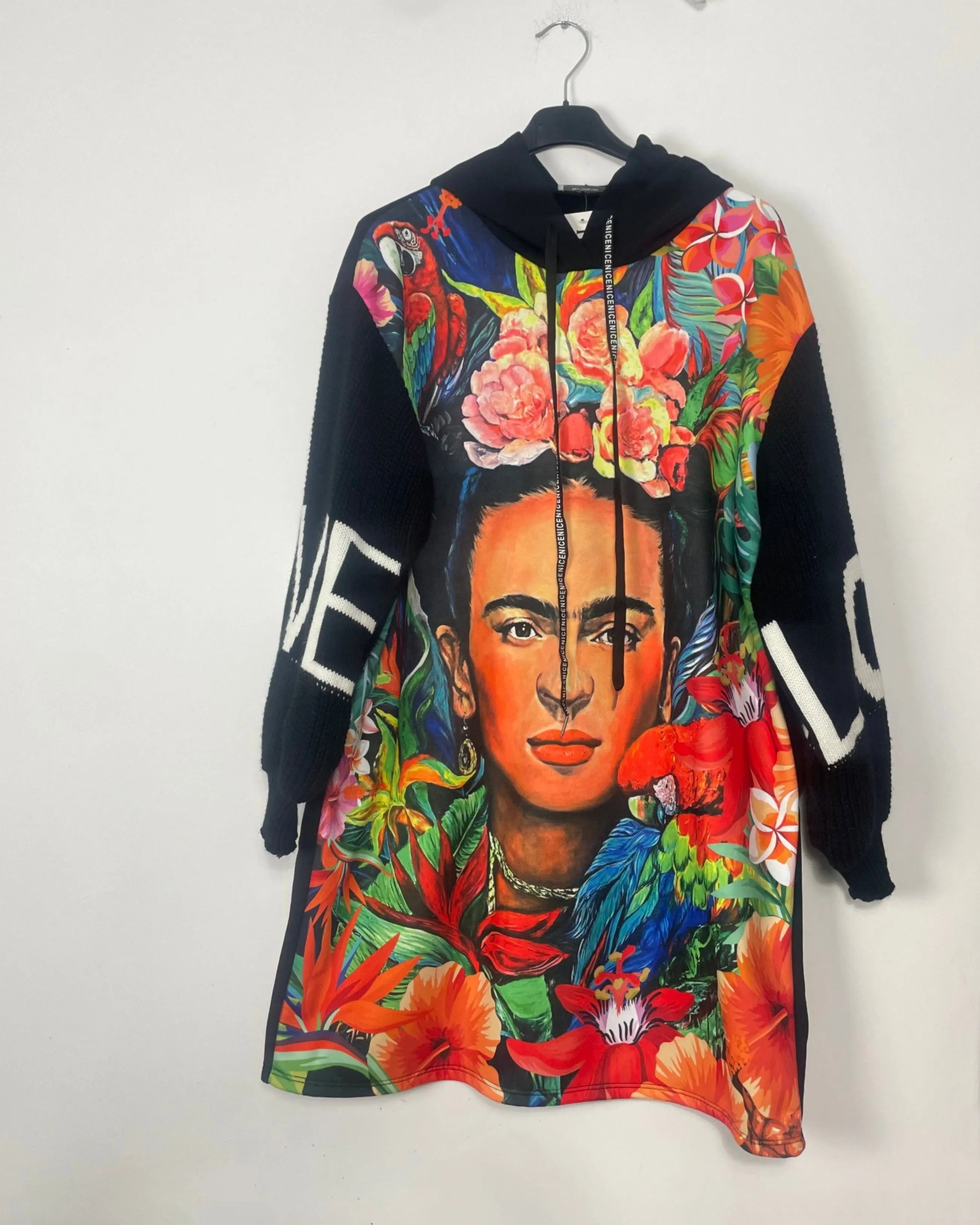 Robe longue sweat imprimé Frida Kahlo coloré, coupe loose confortable