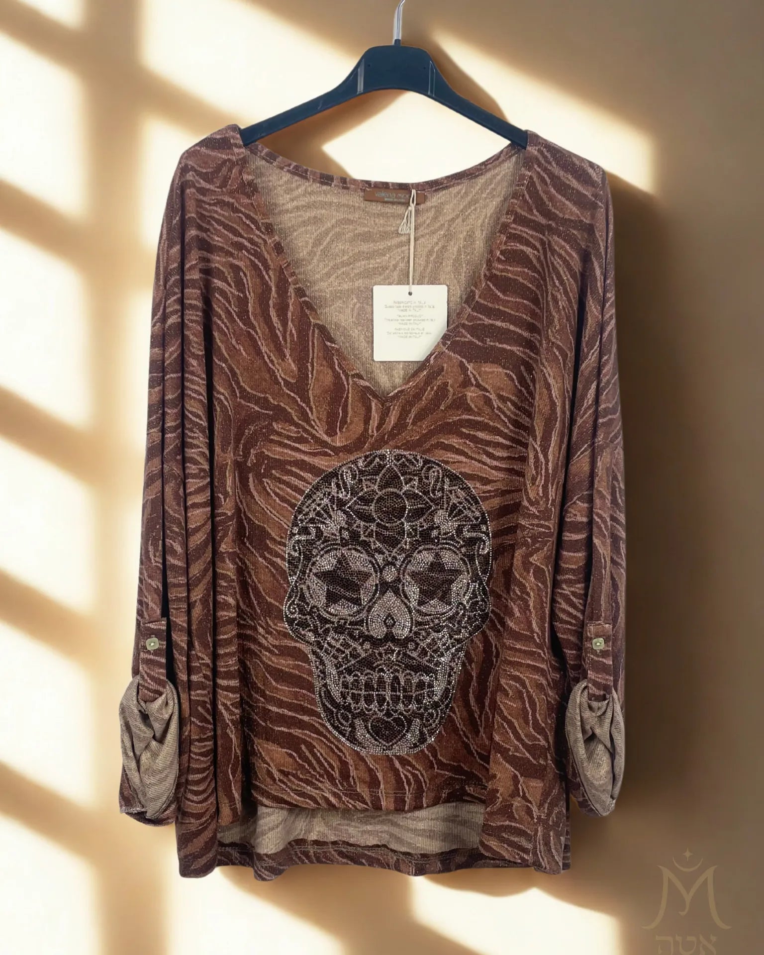 Pull tête de mort rock femme – motif strass doré, coloris chocolat – Mam’sailes