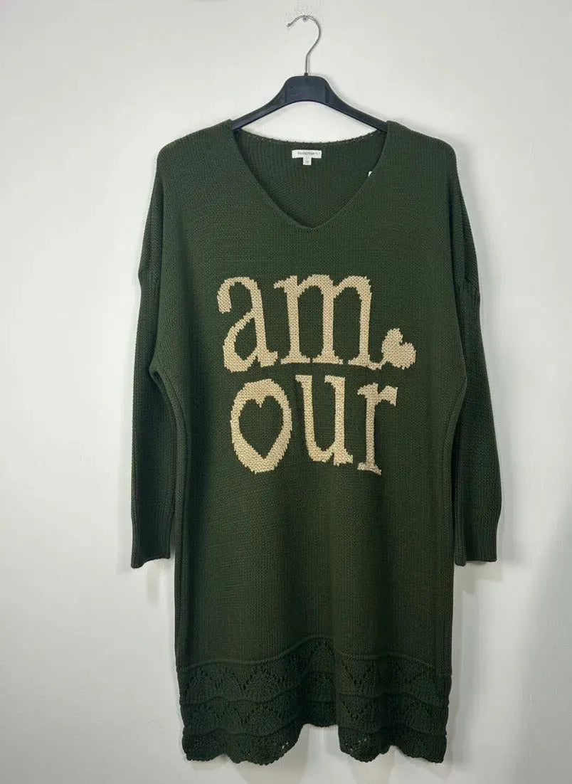 Robe pull AMOUR femme en maille, col V, coupe droite, coloris kaki, noir ou chocolat, longueur midi, style cosy chic