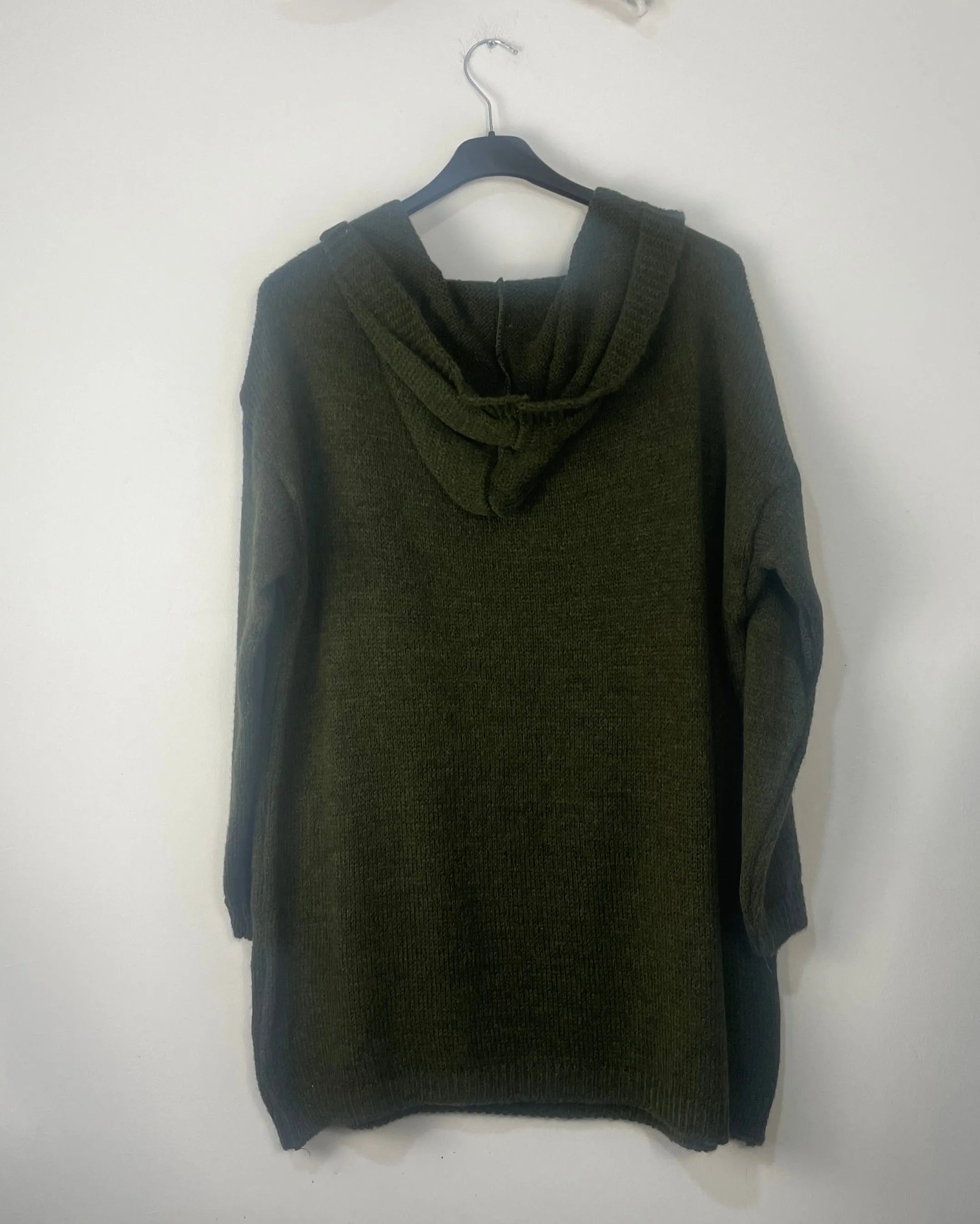 Pull long femme à capuche, motif étoiles, coupe oversize vue de dos