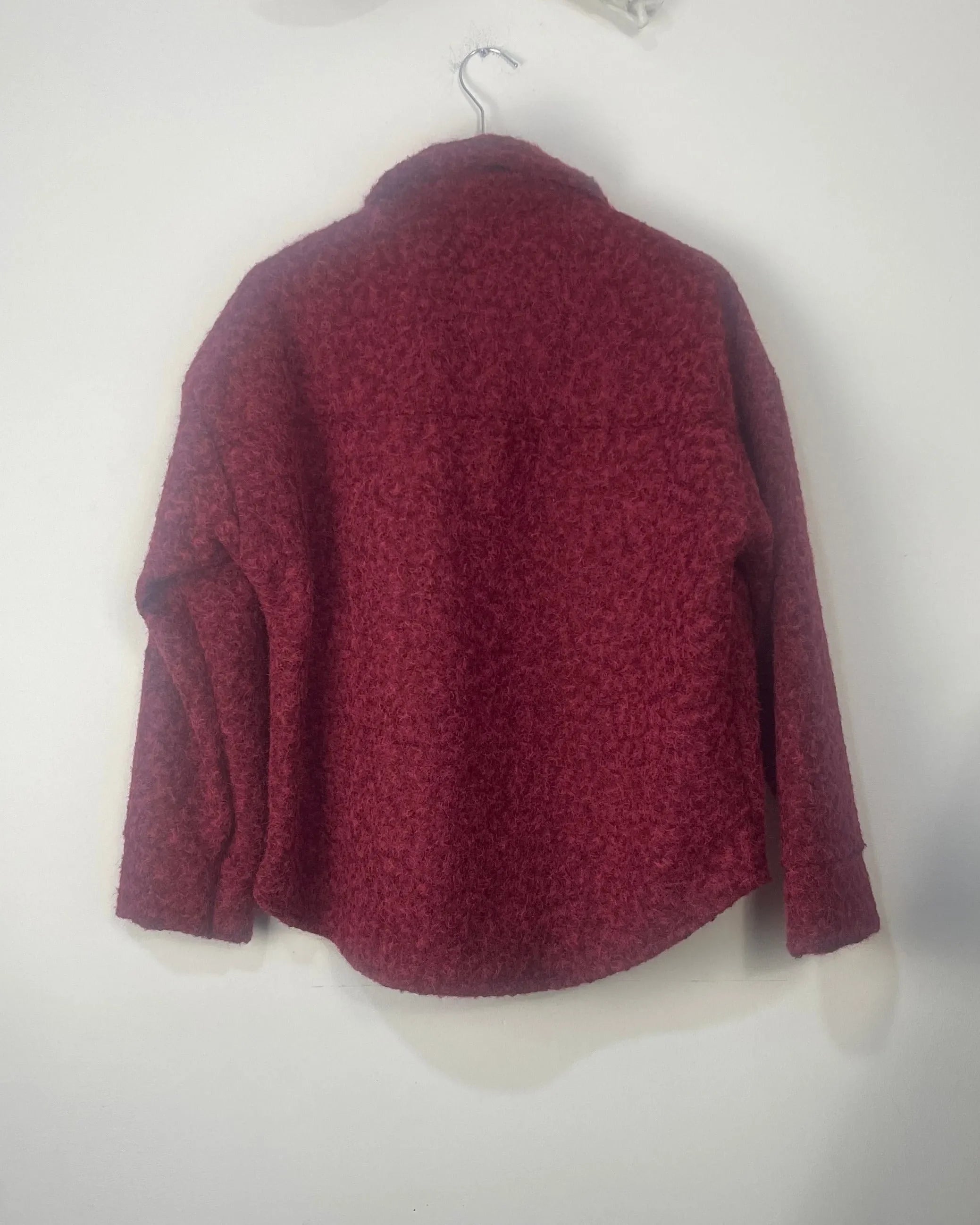 Veste coupe courte avec poches et badges bordeaux de dos