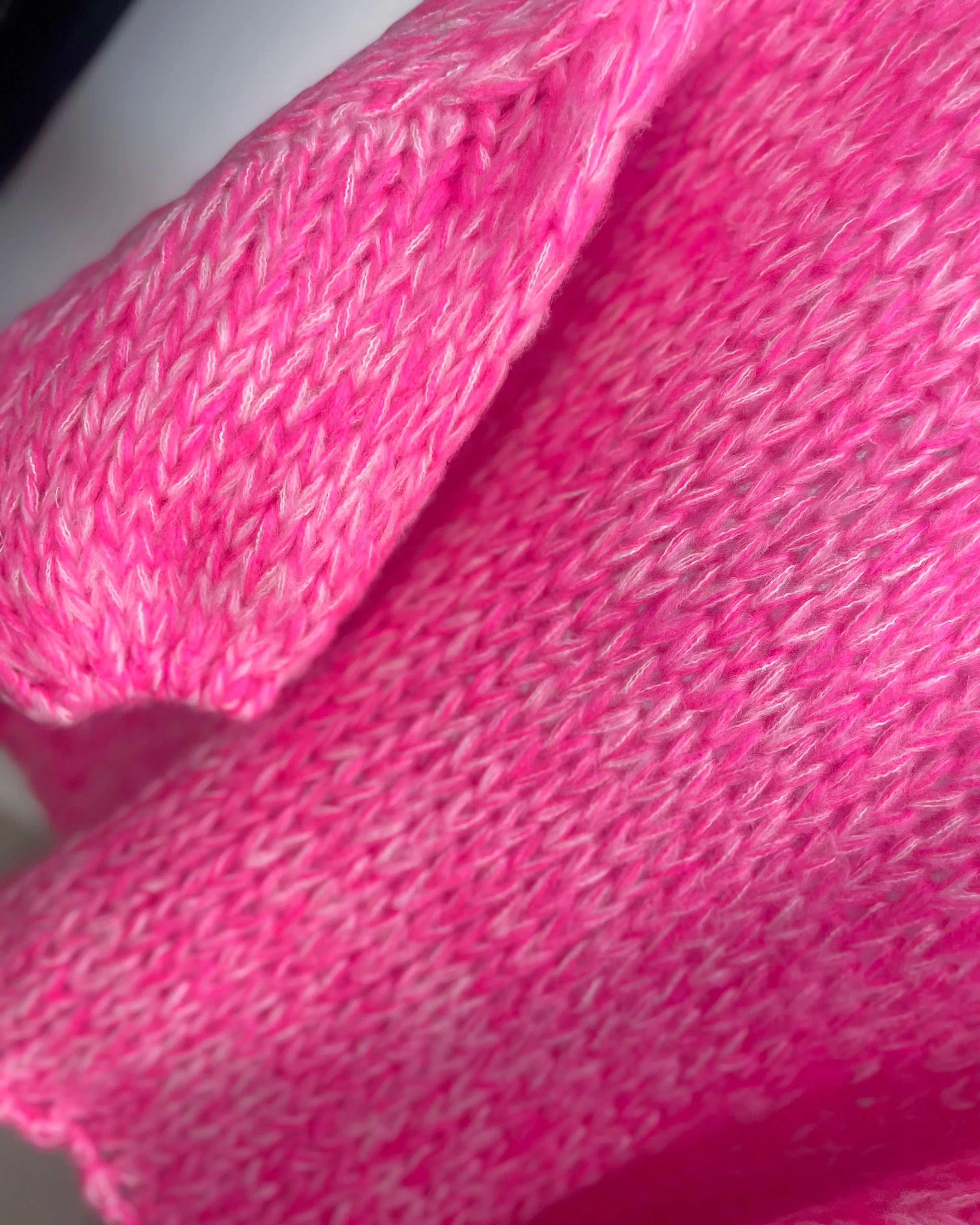 Détail maille loose pull femme grande taille